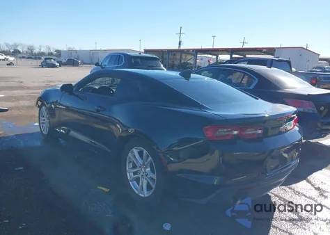 2021 Chevrolet Camaro Rwd 1Ls z USA, uszkodzony, nr VIN 1G1FB1RX6M0123052